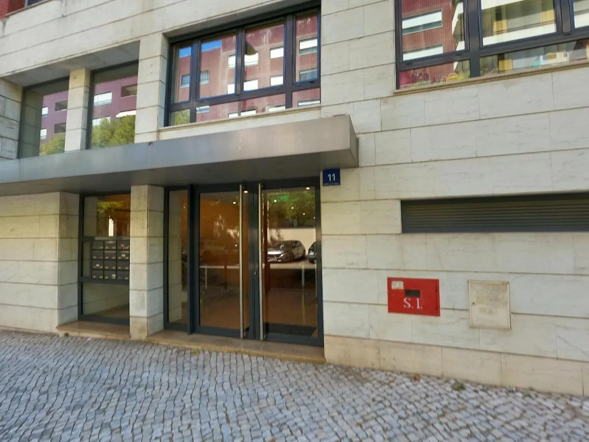 Lisbon, Modern T2 In Parque Das Nacoes, Лиссабон Португалия